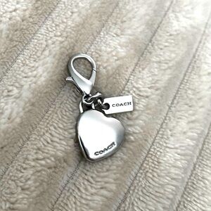 COACH HEART MINI CHARM